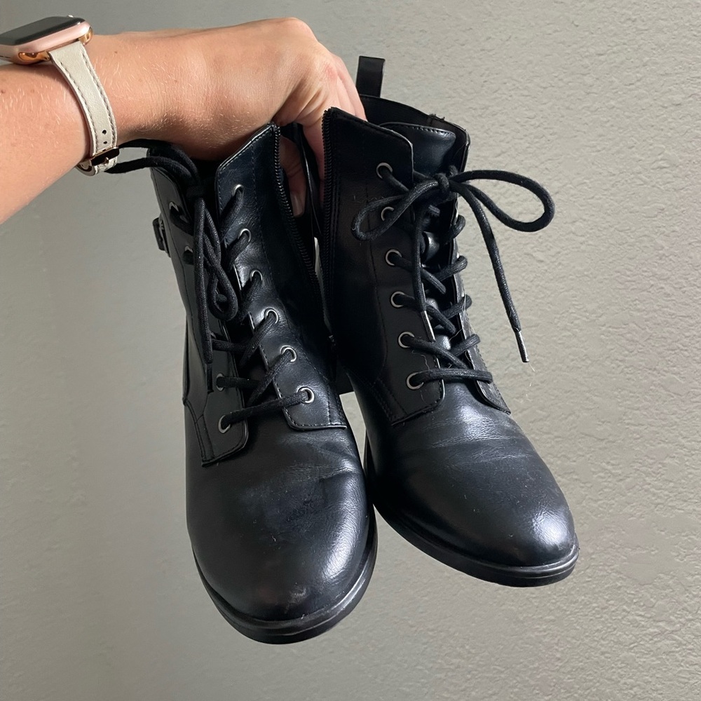 Womens black lace-up combat boots size 8